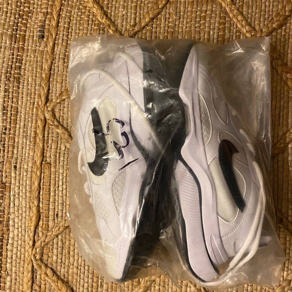 Nike New Brand New Never Worn Womens size 8